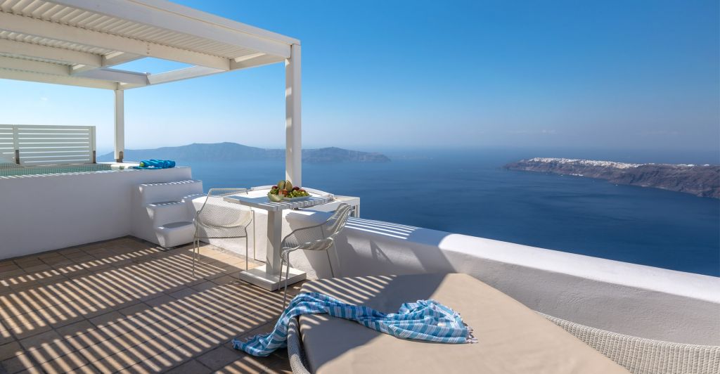 Oia Luxury Villas | Holiday apartments, villas & studios on Santorini